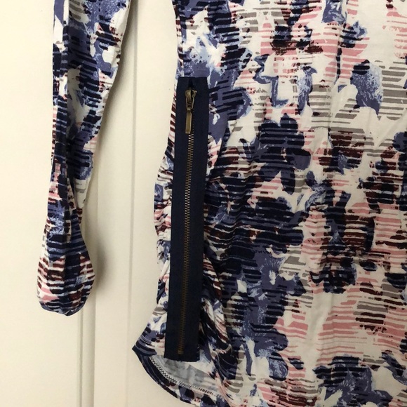 Floral Top - Picture 2 of 3